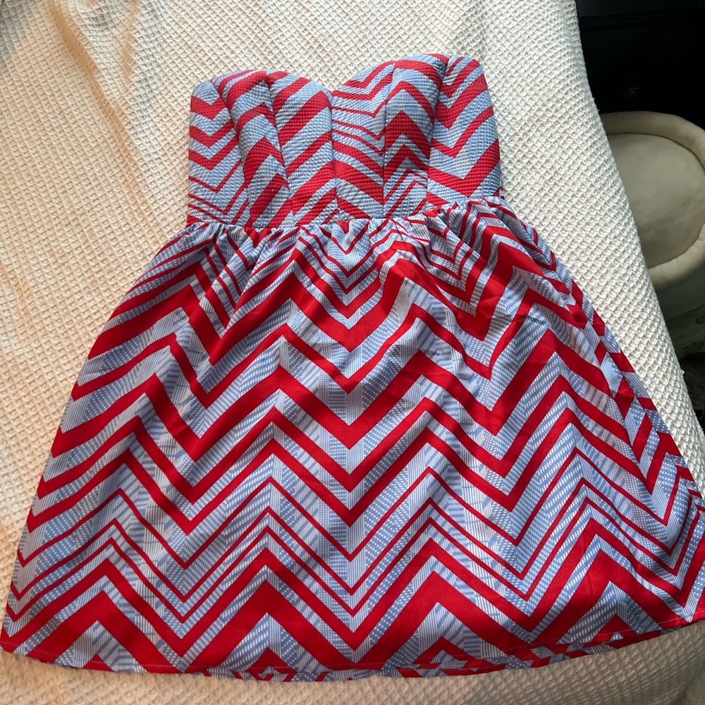 Stylish Strapless Chevron Dress in Red and White